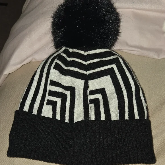 Karl Lagerfeld Monochrome Patterned Beanie - Picture 3 of 3